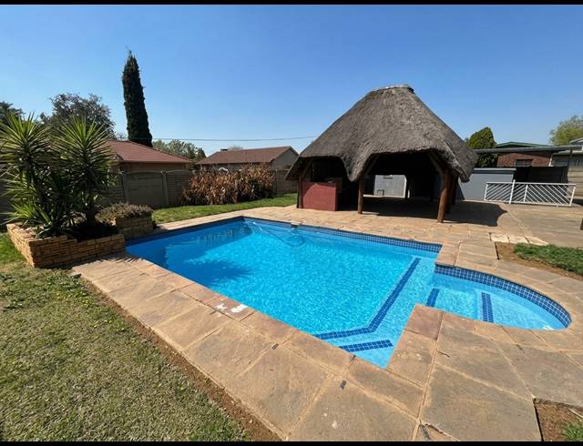 3 BEDROOM HOUSE TO LET IN VANDERBIJLPARK SE 10